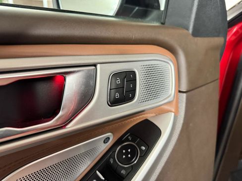 Used 2021 Ford Explorer King Ranch w/ Premium Technology Package image 16