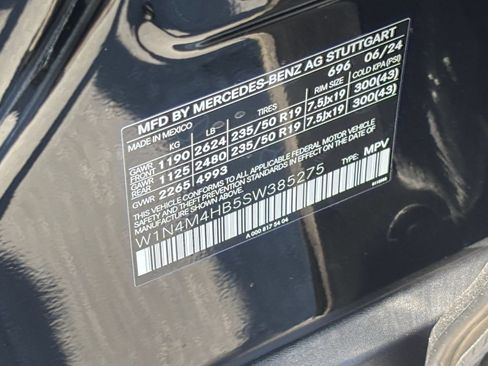Used 2025 Mercedes-Benz GLB 250 4MATIC image 32