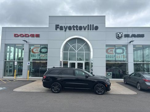 Used 2023 Dodge Durango R/T w/ Blacktop Package AWD/4WD image 2