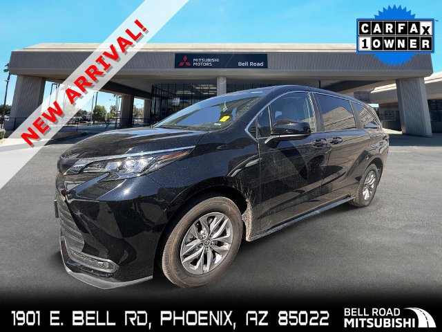 Used 2026 Toyota Sienna LE FWD image 1