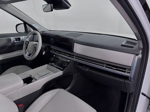 Used 2025 Hyundai Santa Fe Limited image 30