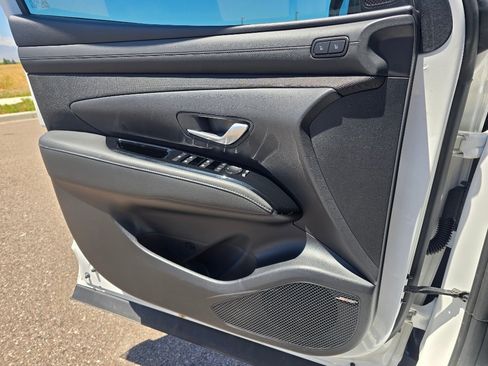 Used 2025 Hyundai Tucson Limited AWD/4WD image 16