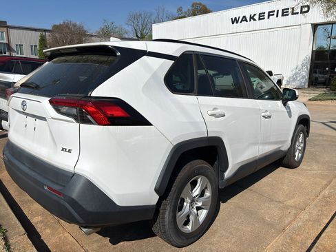 Used 2020 Toyota RAV4 XLE w/ Convenience Package image 5