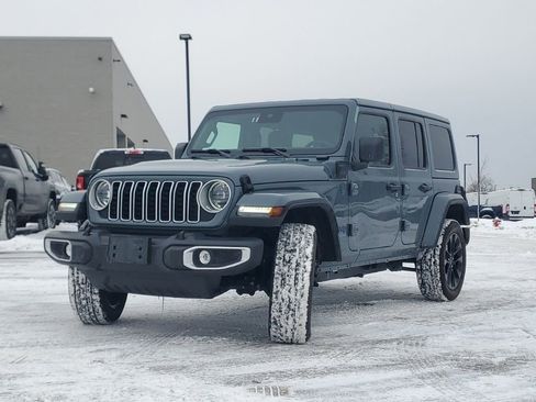 Used 2025 Jeep Wrangler Unlimited Sahara w/ Safety Group image 4