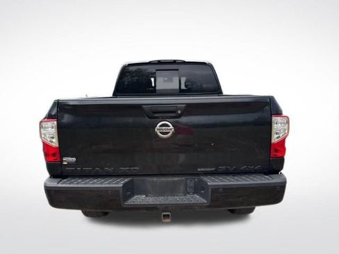 Used 2018 Nissan Titan SV w/ SV Convenience Package image 6