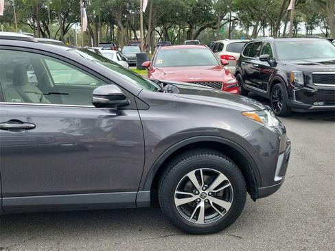 Used 2018 Toyota RAV4 XLE image 17