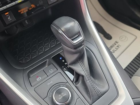Certified 2022 Toyota RAV4 XLE Premium AWD/4WD image 21