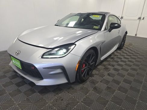 Used 2025 Toyota GR86 Premium w/ Performance Package RWD image 3