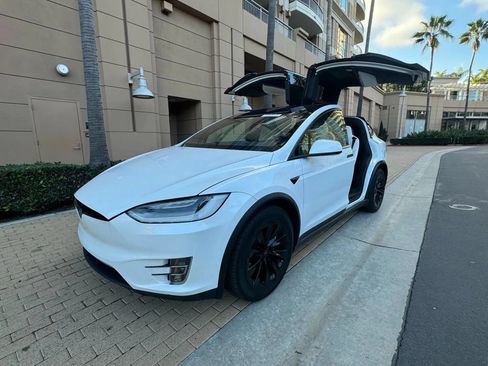 Used 2020 Tesla Model X Long Range AWD/4WD image 3