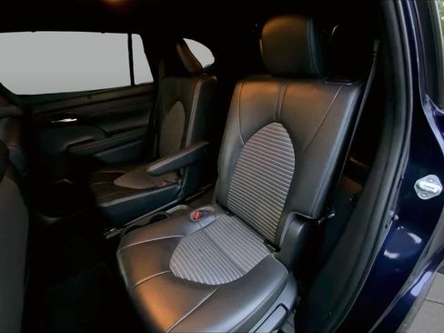 Used 2022 Toyota Highlander XSE FWD image 20
