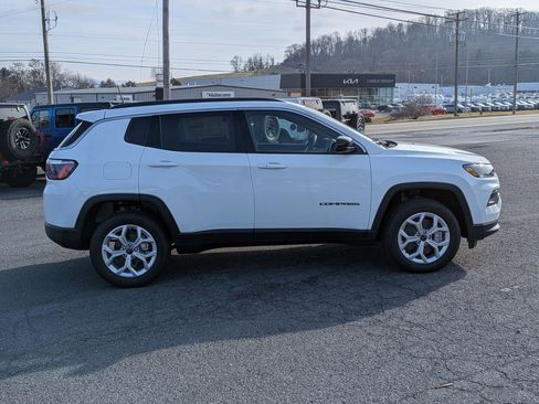 New 2026 Jeep Compass Latitude image 4