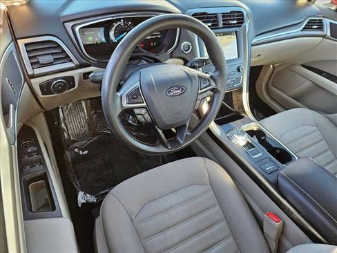 Used 2019 Ford Fusion SE image 9