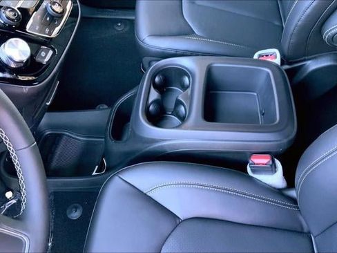 New 2026 Chrysler Voyager LX image 36
