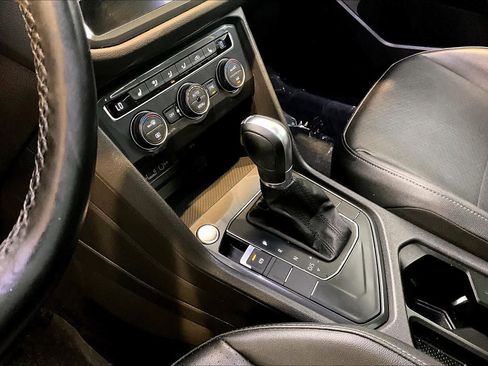 Used 2019 Volkswagen Tiguan SE w/ Panoramic Sunroof Package FWD image 16