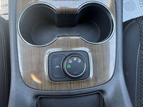 Certified 2023 GMC Acadia SLE image 34