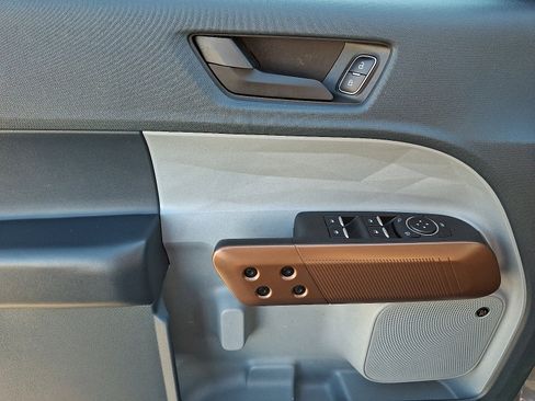 Used 2022 Ford Maverick Lariat w/ Lariat Luxury Package image 12