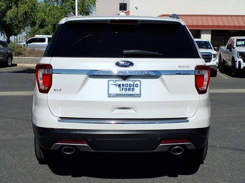 Used 2018 Ford Explorer XLT w/ Equipment Group 202A FWD image 4