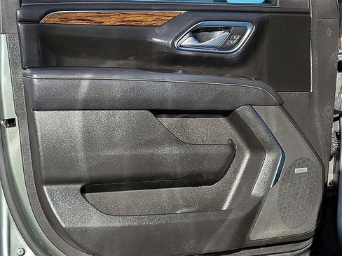 Used 2023 Chevrolet Suburban Premier image 18