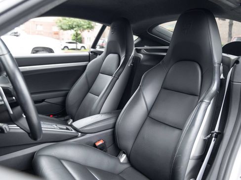 Certified 2022 Porsche 718 Cayman GTS RWD image 5