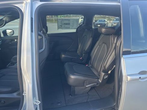 New 2026 Chrysler Pacifica Select image 24