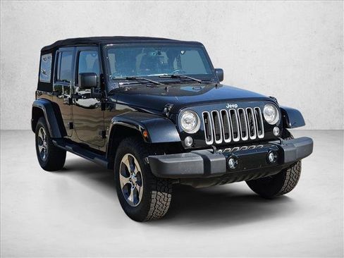 Used 2017 Jeep Wrangler Unlimited Sahara AWD/4WD image 3