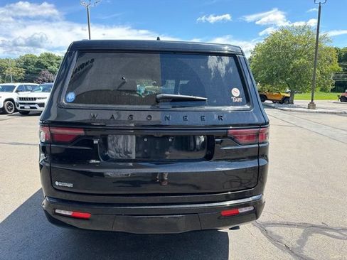 Used 2025 Jeep Wagoneer Series II AWD/4WD image 6