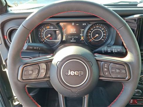 Used 2024 Jeep Wrangler Unlimited Rubicon w/ Technology Group image 19