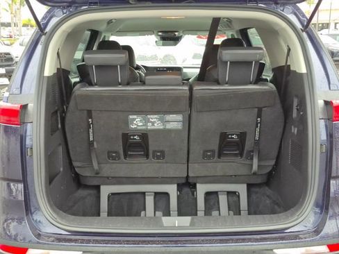 Used 2024 Kia Carnival LX image 6