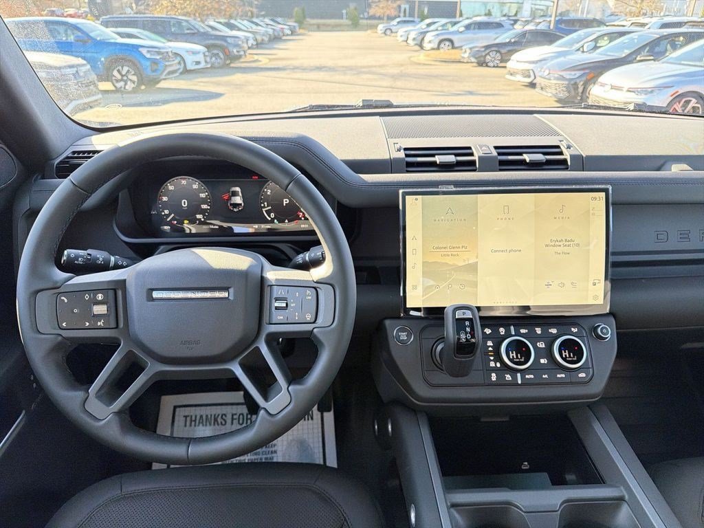 Used 2026 Land Rover Defender 110 X-Dynamic SE AWD/4WD image 4