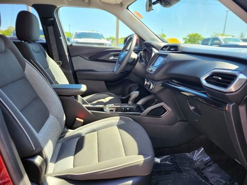 Used 2023 Chevrolet TrailBlazer LT w/ LPO, Blackout Package AWD/4WD image 9
