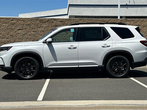 New 2025 Honda Pilot Touring image 7