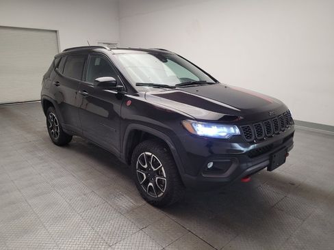 Used 2024 Jeep Compass Trailhawk AWD/4WD image 13