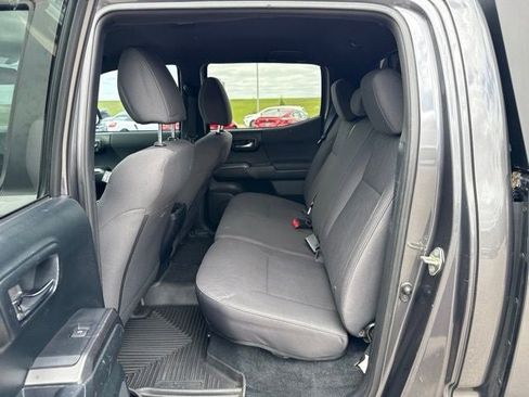 Used 2017 Toyota Tacoma TRD Sport w/ Tow Package (A/T) AWD/4WD image 15
