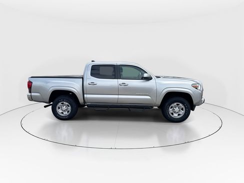 Used 2022 Toyota Tacoma SR5 RWD image 9