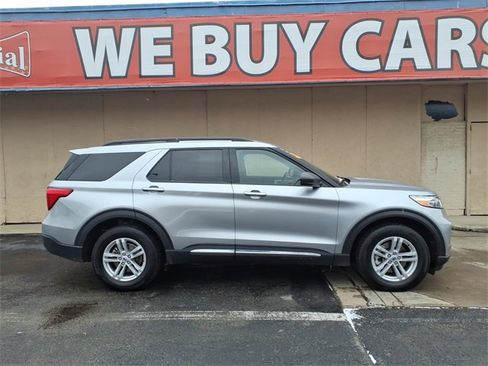 Used 2023 Ford Explorer XLT w/ Class IV Trailer Tow Package image 3