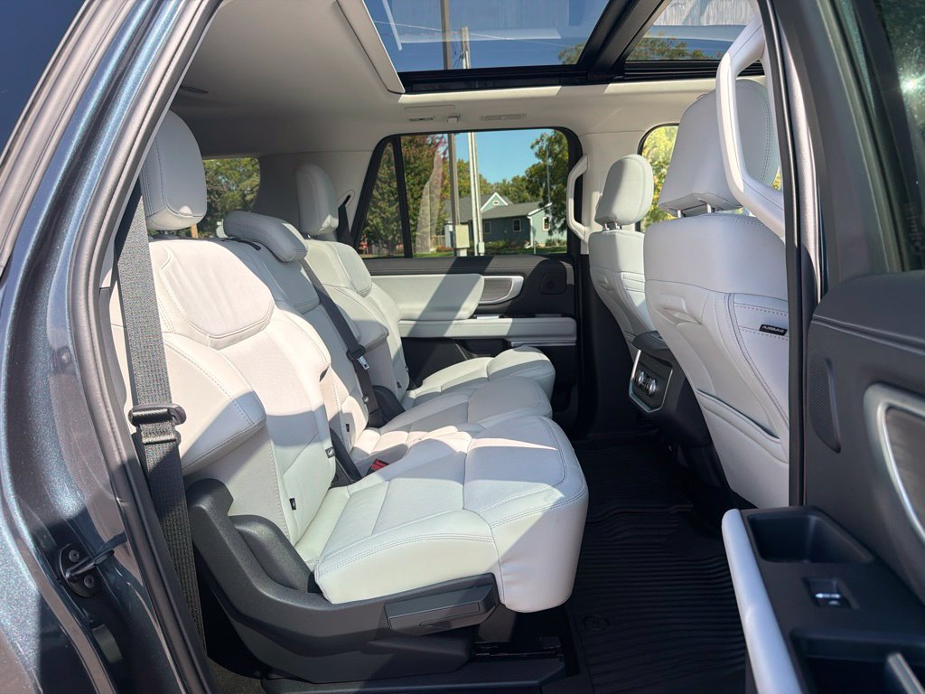 Used 2025 Ford Expedition Max Platinum w/ Driver's Package AWD/4WD image 12
