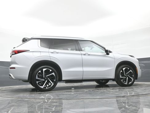 Used 2024 Mitsubishi Outlander SEL AWD/4WD image 40