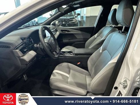 Used 2025 Toyota Camry SE w/ Convenience Package FWD image 14