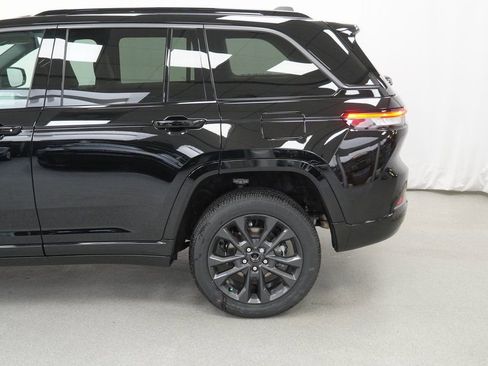 New 2026 Jeep Grand Cherokee Limited image 16