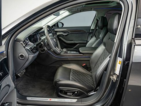 Used 2022 Audi S8 AWD/4WD image 32