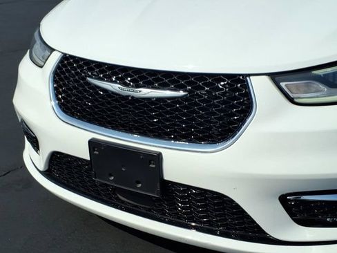 Used 2022 Chrysler Pacifica Touring-L FWD image 35