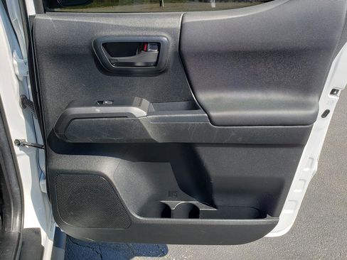 Used 2022 Toyota Tacoma TRD Sport image 14