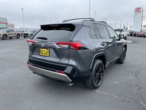 Certified 2024 Toyota RAV4 SE AWD/4WD image 3