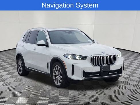 Used 2025 BMW X5 xDrive50e AWD/4WD image 2