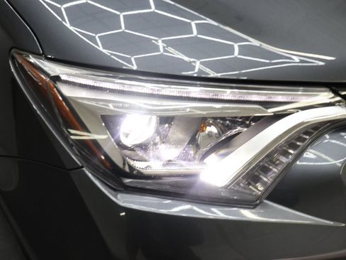 Used 2016 Toyota RAV4 Limited AWD/4WD image 27
