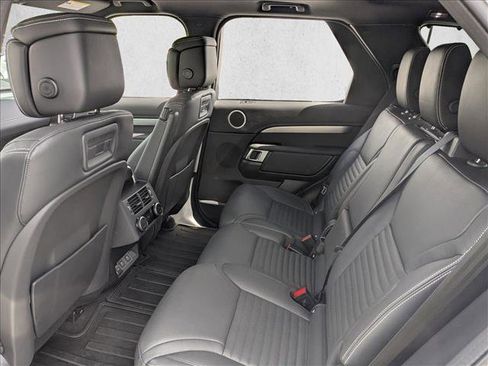 Used 2025 Land Rover Discovery Dynamic SE AWD/4WD image 18