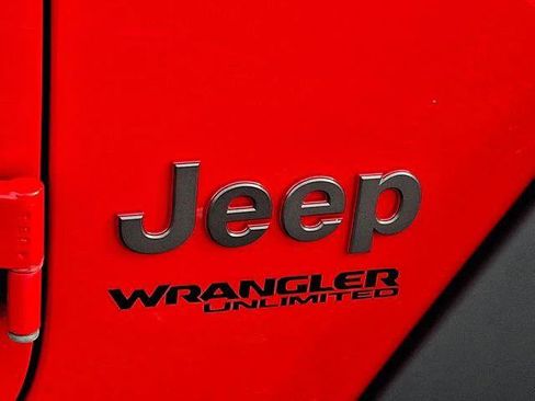 Used 2022 Jeep Wrangler Unlimited Rubicon w/ Steel Bumper Group AWD/4WD image 37