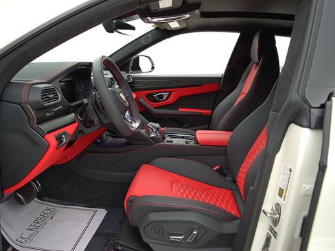 Used 2022 Lamborghini Urus AWD/4WD image 38