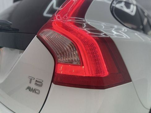 Used 2016 Volvo V60 T5 Cross Country AWD/4WD image 36