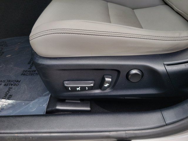 Used 2016 Lexus IS 200t w/ Premium Package RWD image 14